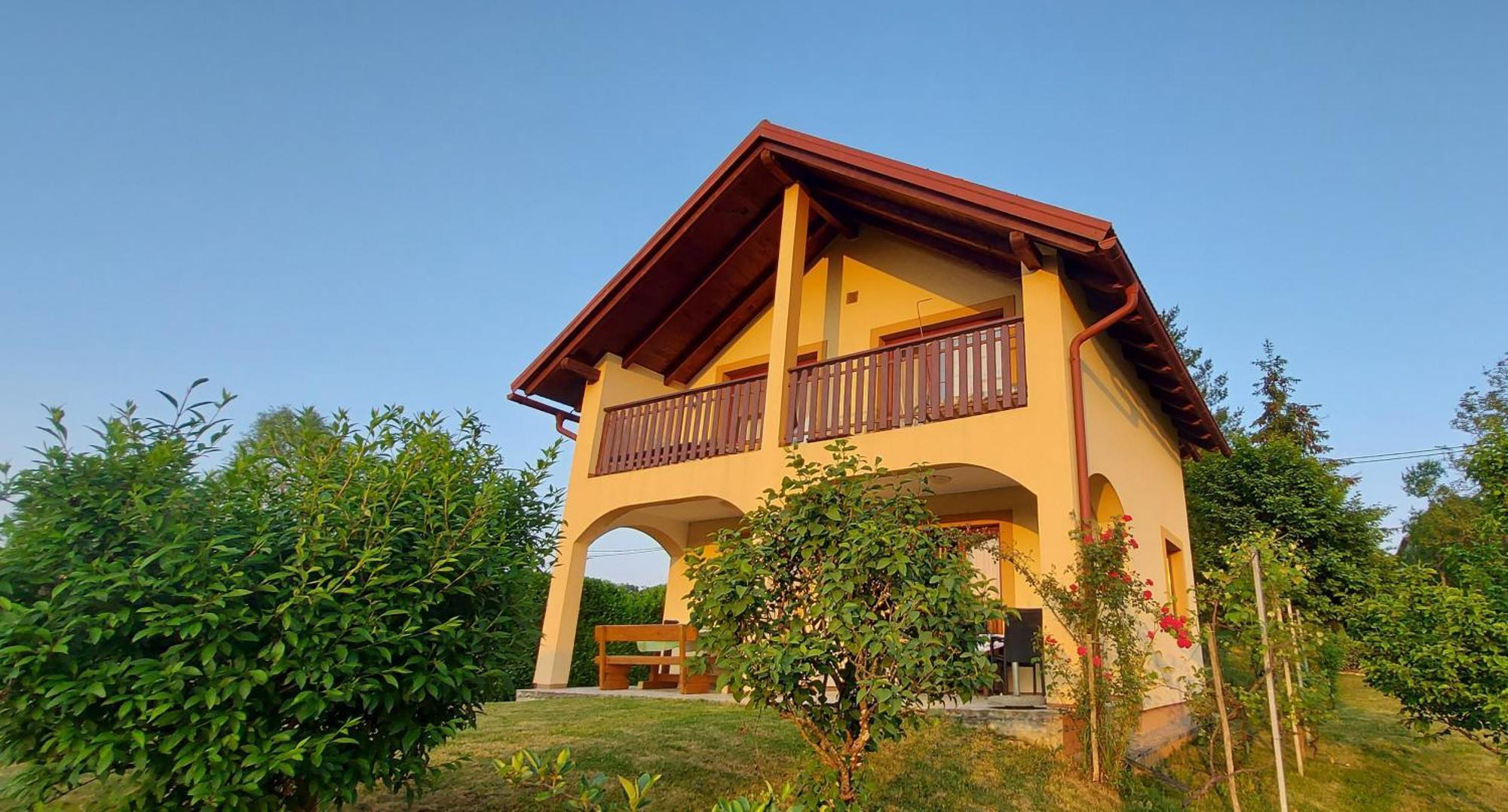 Vikendica House And Vale *
